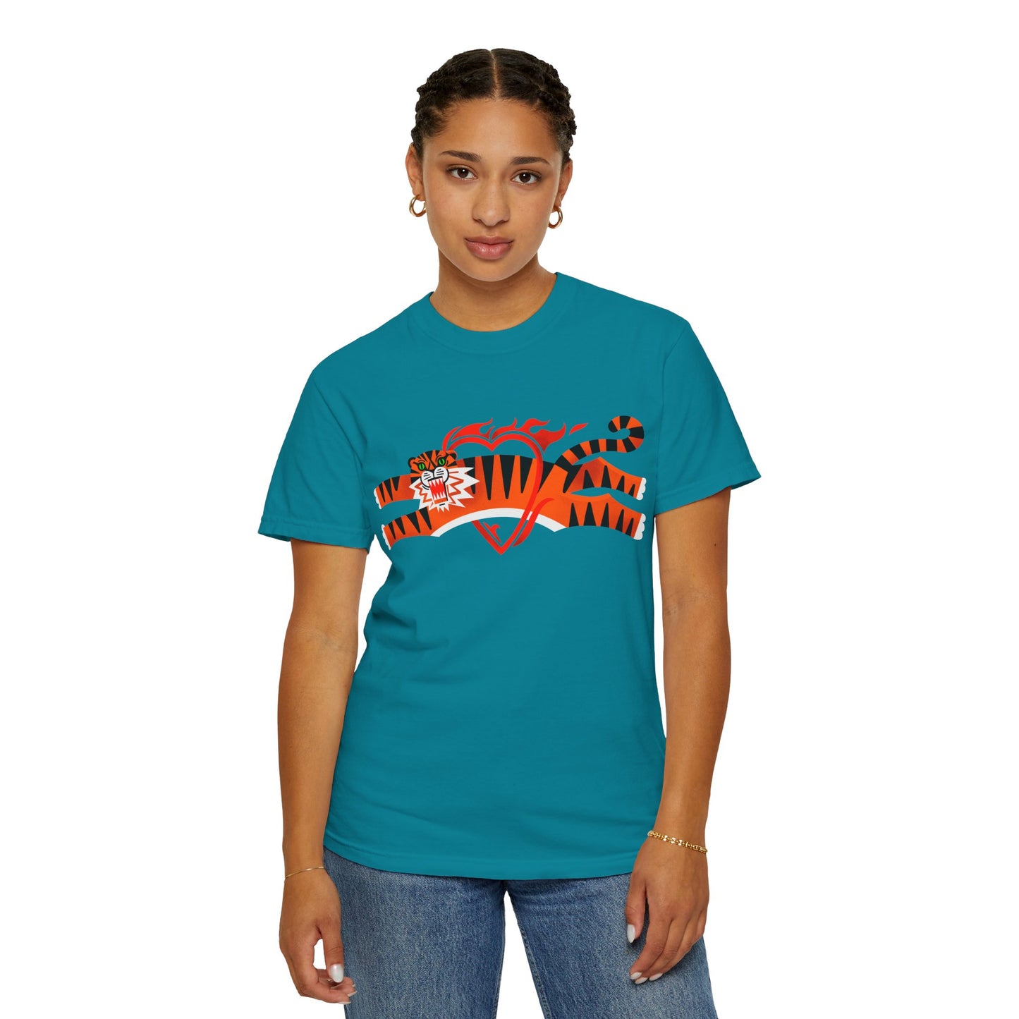 Tiger in love Unisex T-Shirt - Perfect for Nature Lovers & Casual Outings