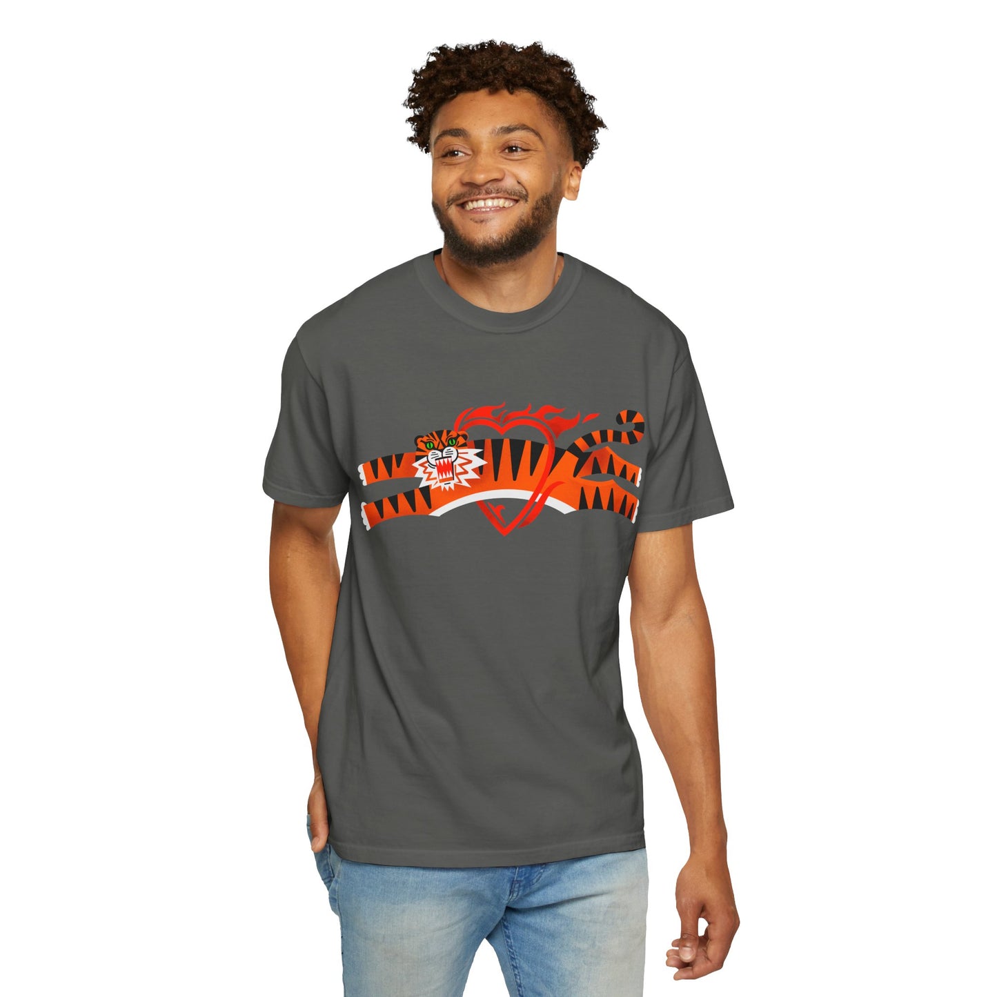 Tiger in love Unisex T-Shirt - Perfect for Nature Lovers & Casual Outings