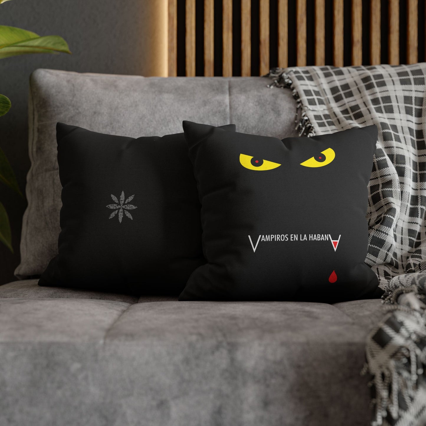 Vampiros en La Habana — Spun Polyester Decorative Throw Pillow Cover